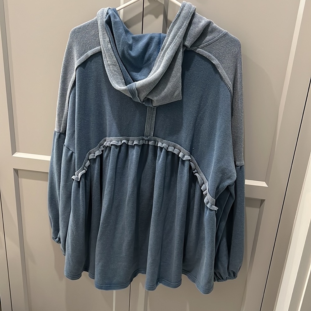 Vici High-Low Sweatshirt - Picture 2 of 2
